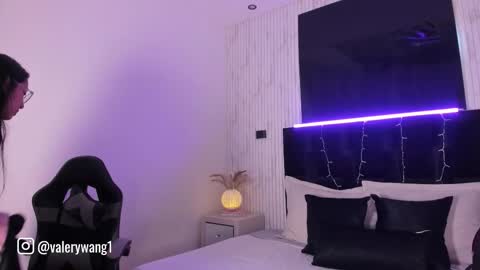 Val online show from 09/11/25, 11:54