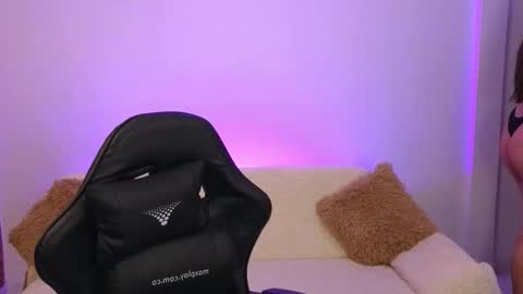 Snapshot of valeryyx chatting on 11/06/25, 09:05 Valery online show from 11/06/25, 09:05