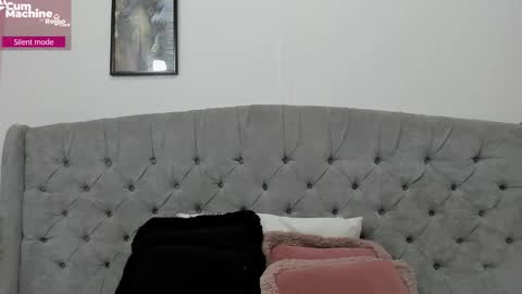 Snapshot of valesskahall chatting on 09/22/25, 12:18 Valesskahall online show from 09/22/25, 12:18