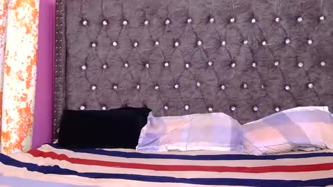 Snapshot of valestra_seraphyne chatting on 09/12/25, 02:00 valestra online show from 09/12/25, 02:00