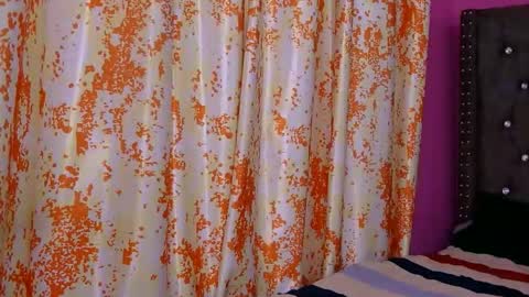 Snapshot of valestra_seraphyne chatting on 09/18/25, 09:00 valestra online show from 09/18/25, 09:00