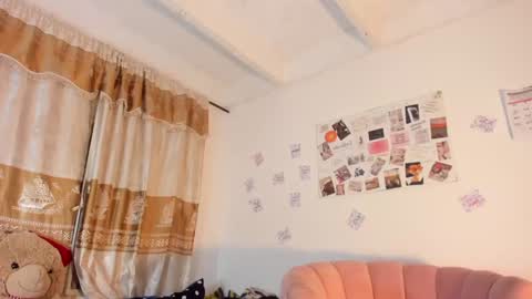 Snapshot of valientegirl_ chatting on 01/18/25, 11:22 VALIENTE online show from 01/18/25, 11:22
