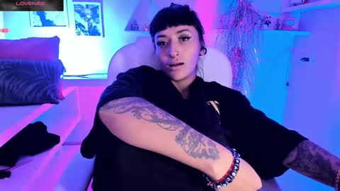 Snapshot of valkiria_ponce chatting on 10/11/25, 05:28 Valkiria online show from 10/11/25, 05:28