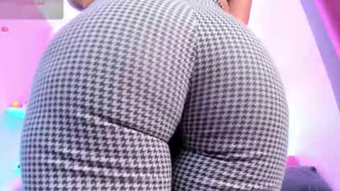 Snapshot of valkiria_ponce chatting on 11/06/25, 05:30 Valkiria online show from 11/06/25, 05:30