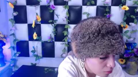 Snapshot of vall_baby chatting on 12/10/24, 07:11 vall online show from 12/10/24, 07:11