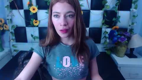 Snapshot of vall_baby chatting on 12/24/24, 01:17 vall online show from 12/24/24, 01:17
