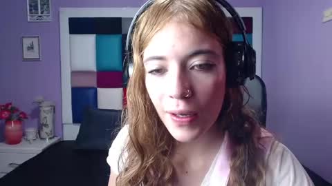 Snapshot of vall_baby chatting on 01/11/25, 05:29 vall online show from 01/11/25, 05:29