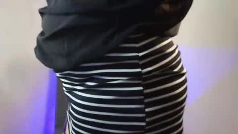 Vallery16 online show from 11/20/25, 11:43