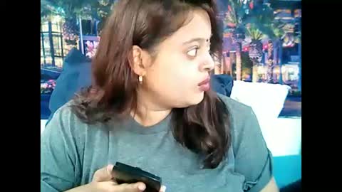Snapshot of valleyval chatting on 01/03/25, 05:39 indianvalvet priya is back online show from 01/03/25, 05:39