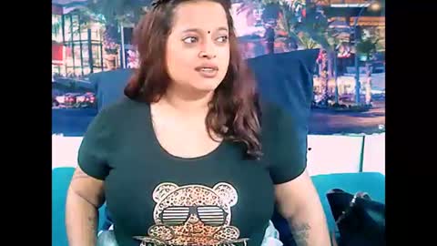 Snapshot of valleyval chatting on 01/04/25, 05:27 indianvalvet priya is back online show from 01/04/25, 05:27