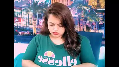 Snapshot of valleyval chatting on 01/11/25, 06:24 indianvalvet priya is back online show from 01/11/25, 06:24