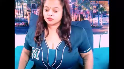 Snapshot of valleyval chatting on 02/26/25, 06:47 indianvalvet priya is back online show from 02/26/25, 06:47