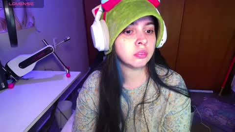 Snapshot of vallolet1_ chatting on 01/24/25, 05:42 Im Violet online show from 01/24/25, 05:42