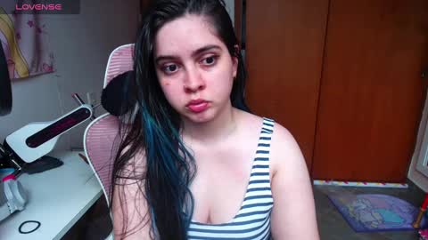Snapshot of vallolet1_ chatting on 02/06/25, 02:58 Im Violet online show from 02/06/25, 02:58