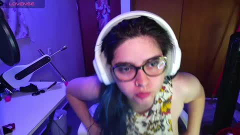 Snapshot of vallolet1_ chatting on 02/20/25, 02:18 Im Violet online show from 02/20/25, 02:18
