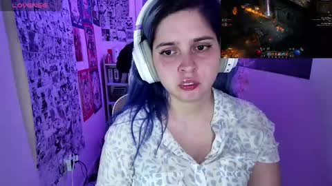 Snapshot of vallolet1_ chatting on 09/15/25, 01:05 Im Violet online show from 09/15/25, 01:05