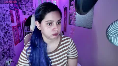 Snapshot of vallolet1_ chatting on 09/26/25, 02:04 Im Violet online show from 09/26/25, 02:04