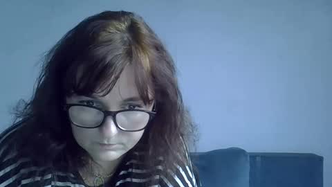 Snapshot of vally_bek1 chatting on 11/12/25, 10:04 vally_bek1 online show from 11/12/25, 10:04