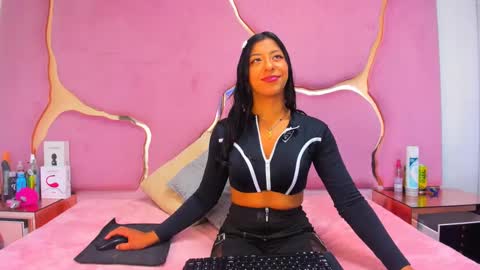 Snapshot of vanelin18 chatting on 03/11/25, 01:37 Vane online show from 03/11/25, 01:37