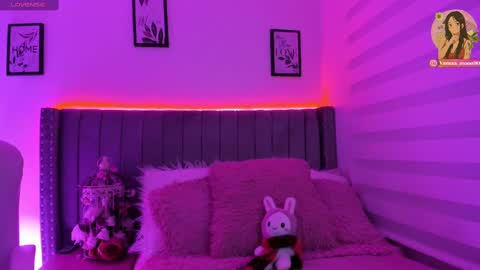 Snapshot of vanesa_moon_ chatting on 09/18/25, 12:23 vanesa_moon_ online show from 09/18/25, 12:23