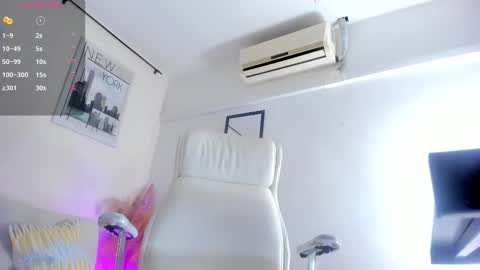 Snapshot of vanessa_gonzaless chatting on 02/22/25, 01:55 Vanessa online show from 02/22/25, 01:55