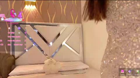 Snapshot of vanessa_guzman1 chatting on 09/14/25, 01:21 online show from 09/14/25, 01:21