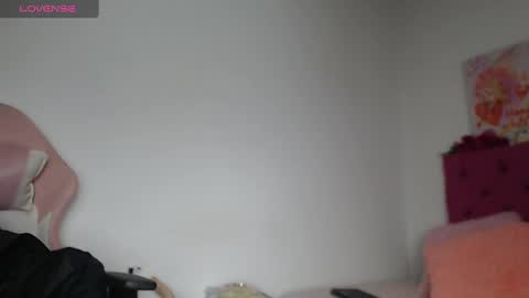 Snapshot of vanessa_lovea chatting on 03/04/25, 02:27 Vanessa online show from 03/04/25, 02:27