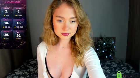 Snapshot of vanessa_maes chatting on 12/28/24, 10:55 Vanessa Maes online show from 12/28/24, 10:55