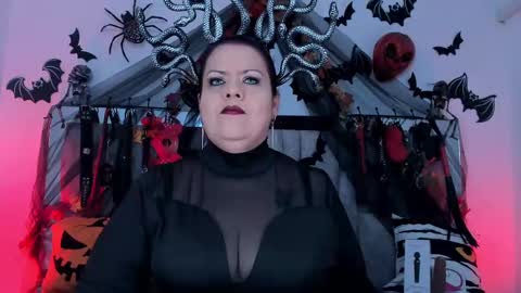 Vanessa online show from 10/28/25, 12:19