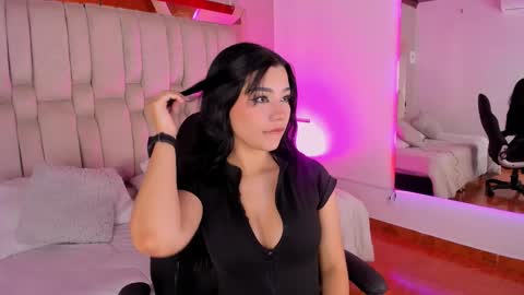 vanessaduval online show from 11/09/25, 04:22