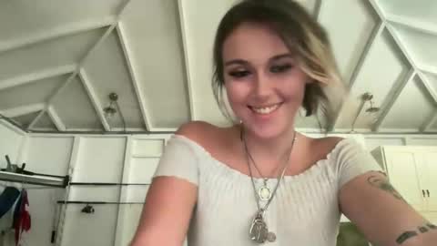 vanessaluvs2play online show from 11/09/25, 09:57