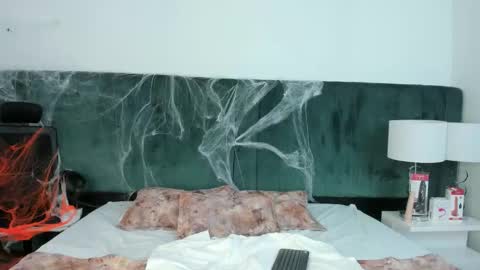 Snapshot of vanessaparis_ chatting on 10/18/25, 09:04 Vanessa Sexy Paris online show from 10/18/25, 09:04