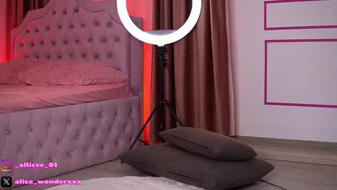 Vanessa Simon online show from 11/12/25, 06:47