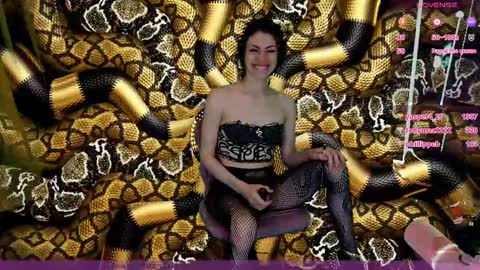 Snapshot of vanilla_skkye chatting on 09/24/25, 02:42 Skkye online show from 09/24/25, 02:42