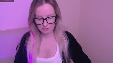 Mia online show from 11/10/25, 08:02