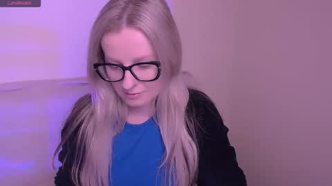 Mia online show from 11/19/25, 07:52