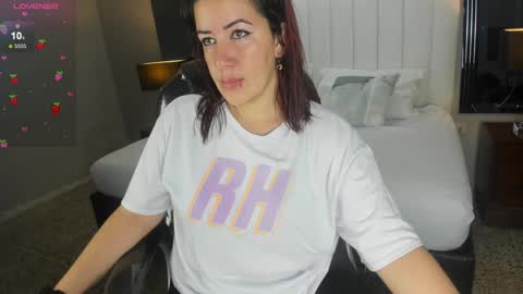 Snapshot of vanitysex chatting on 12/18/24, 11:34 Karine online show from 12/18/24, 11:34