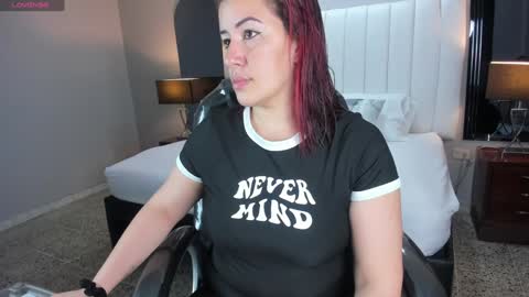 Snapshot of vanitysex chatting on 02/08/25, 11:33 Karine online show from 02/08/25, 11:33