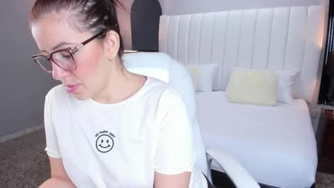 Snapshot of vanitysex chatting on 09/30/25, 11:48 Karine online show from 09/30/25, 11:48