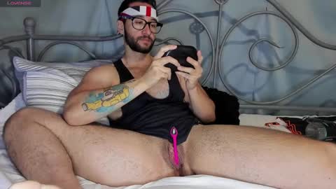 Van online show from 10/20/25, 03:23