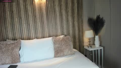 V A N N E S A   online show from 11/05/25, 11:32