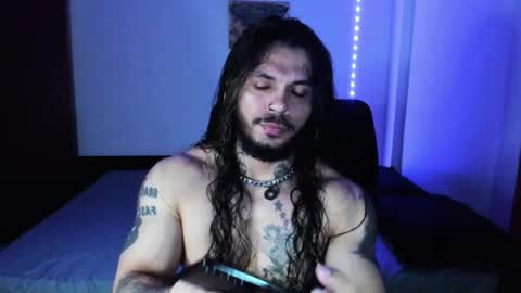 vanvelckan_ online show from 11/04/25, 12:54