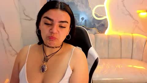 Snapshot of vany_lu_tx chatting on 11/06/25, 01:23 Live 800am 200pm COLOMBIAN HOUR online show from 11/06/25, 01:23