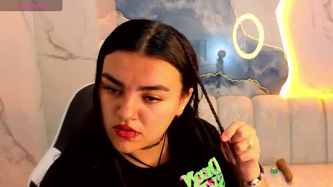 Snapshot of vany_lu_tx chatting on 11/08/25, 01:55 Live 800am 200pm COLOMBIAN HOUR online show from 11/08/25, 01:55