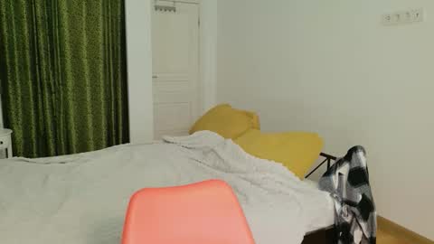 Snapshot of vaolietkat chatting on 10/23/25, 06:34 vaolietkat online show from 10/23/25, 06:34