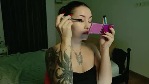 Snapshot of vaolietkat chatting on 10/28/25, 06:50 vaolietkat online show from 10/28/25, 06:50