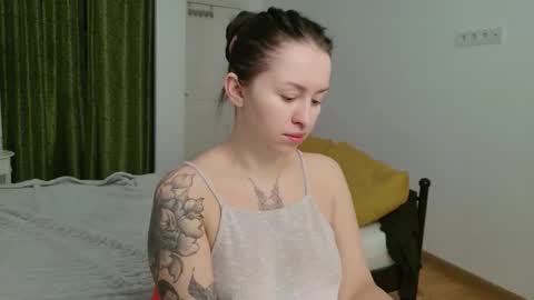 Snapshot of vaolietkat chatting on 11/04/25, 06:34 vaolietkat online show from 11/04/25, 06:34