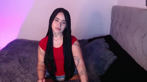 Snapshot of vayolett_bass chatting on 12/18/24, 02:42 Vayolett Bass online show from 12/18/24, 02:42