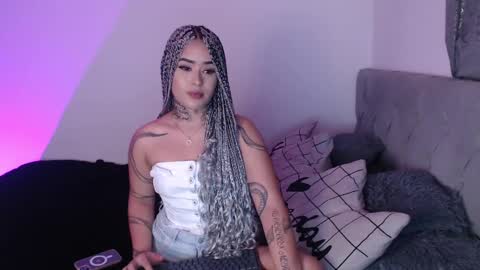 Snapshot of vayolett_bass chatting on 02/21/25, 10:59 Vayolett Bass online show from 02/21/25, 10:59