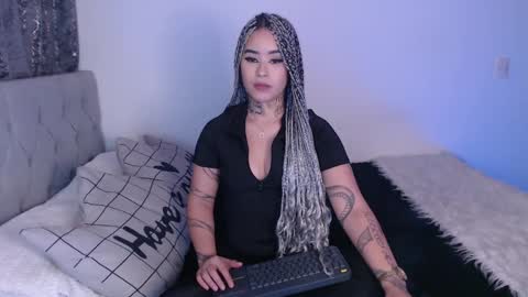 Snapshot of vayolett_bass chatting on 03/08/25, 04:56 Vayolett Bass online show from 03/08/25, 04:56